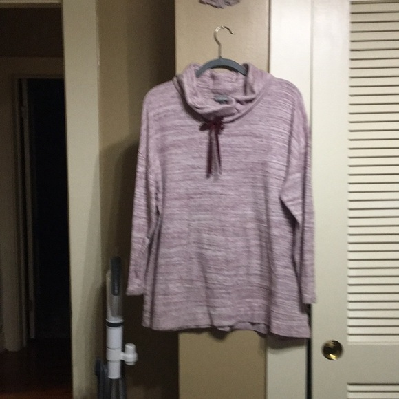 It is a knit with long sleeves It’s comfortable and warm. - Picture 4 of 4